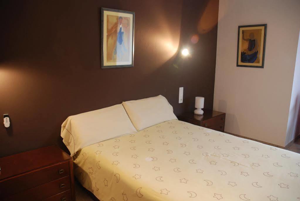 סנט הילארי סקלם Hostal Torras מראה חיצוני תמונה