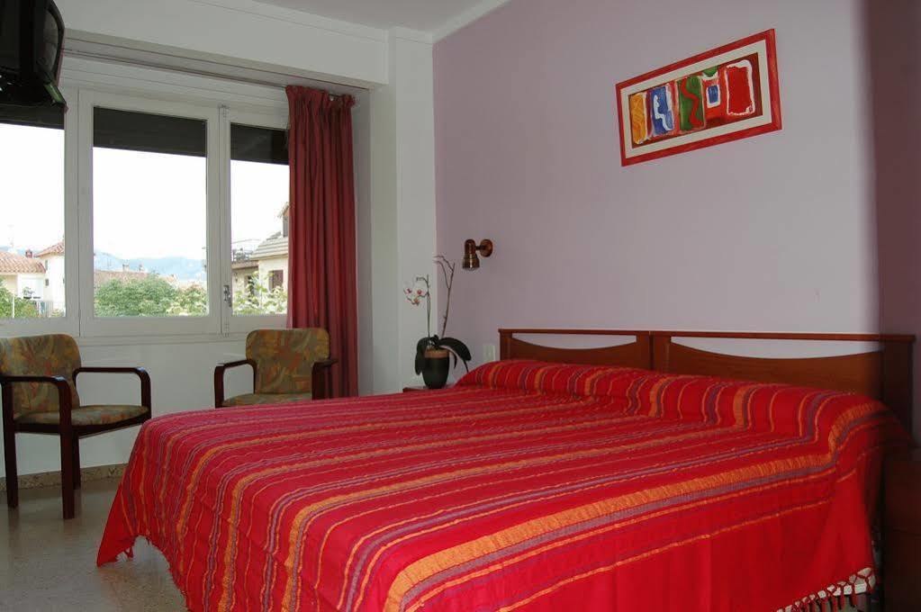 סנט הילארי סקלם Hostal Torras מראה חיצוני תמונה