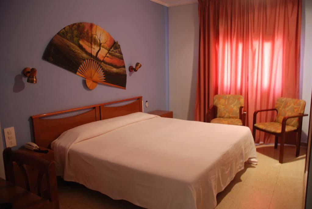 סנט הילארי סקלם Hostal Torras מראה חיצוני תמונה