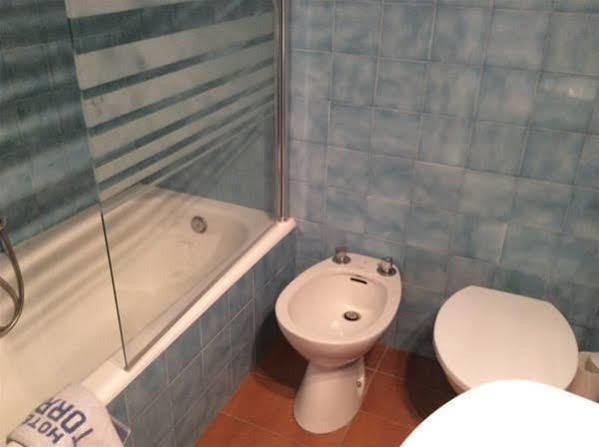 סנט הילארי סקלם Hostal Torras מראה חיצוני תמונה
