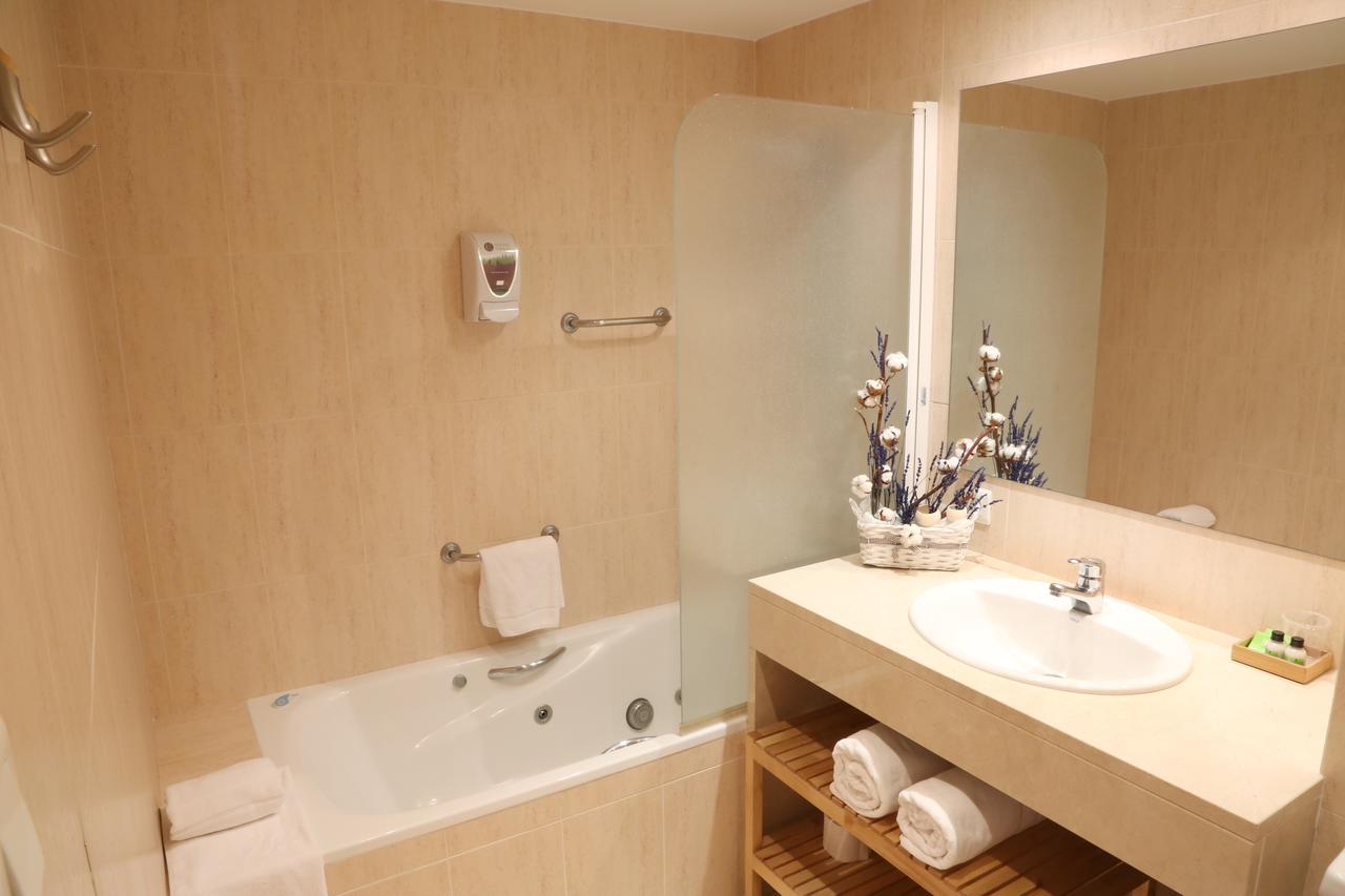 סנט הילארי סקלם Hostal Torras מראה חיצוני תמונה