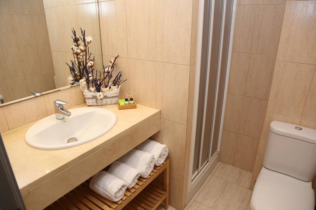 סנט הילארי סקלם Hostal Torras מראה חיצוני תמונה