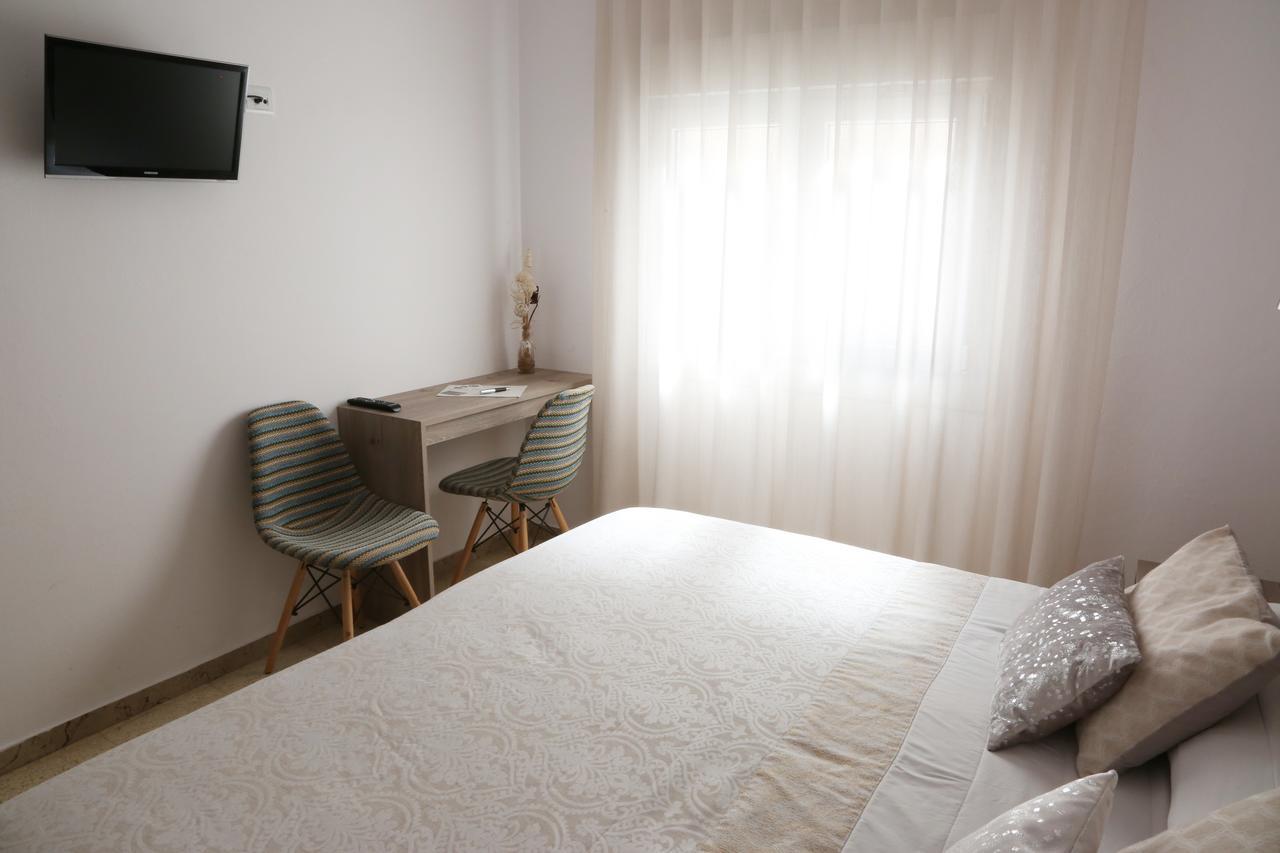 סנט הילארי סקלם Hostal Torras מראה חיצוני תמונה