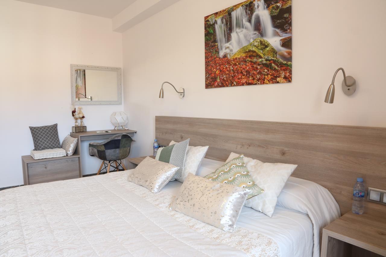 סנט הילארי סקלם Hostal Torras מראה חיצוני תמונה