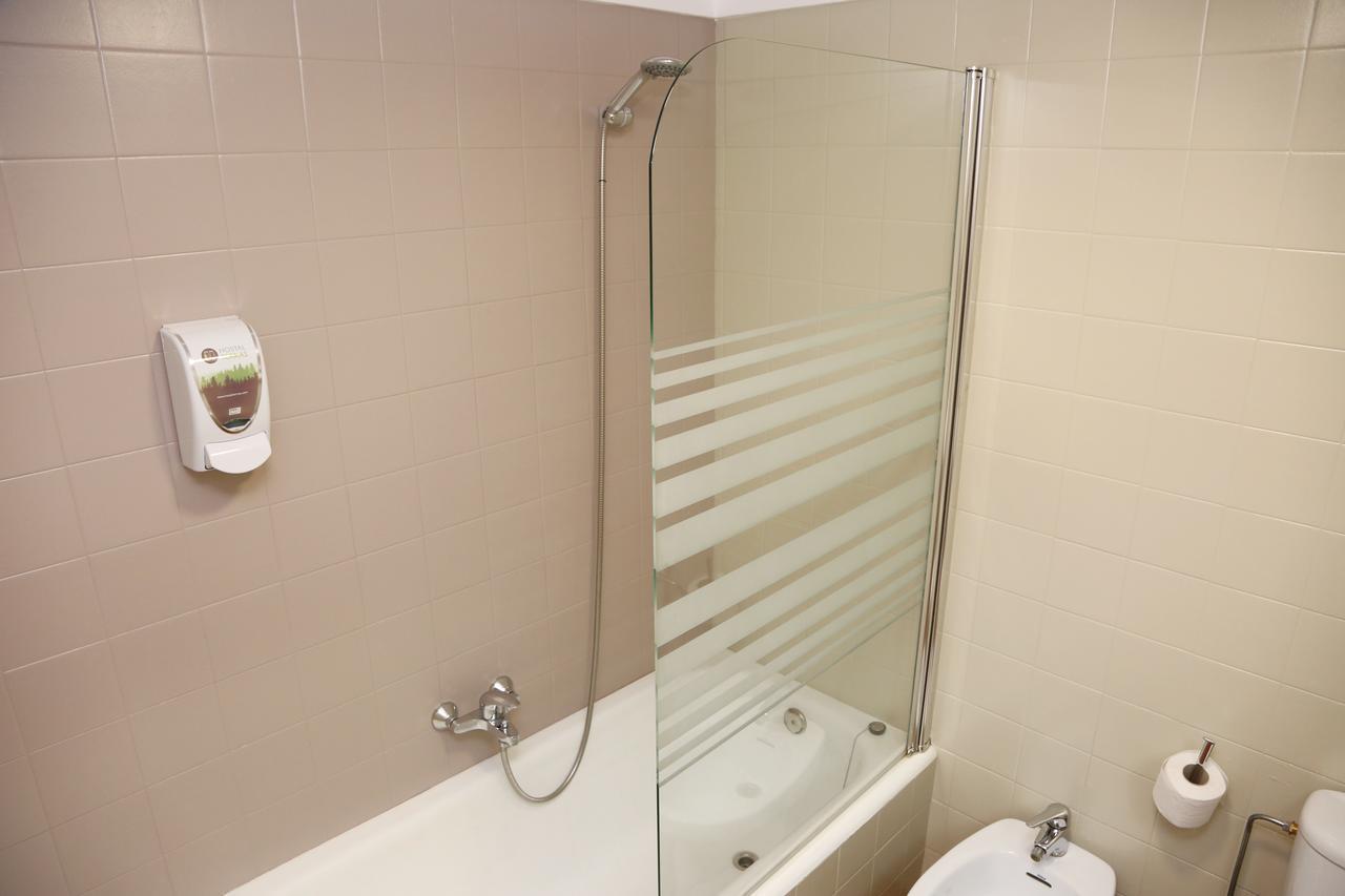 סנט הילארי סקלם Hostal Torras מראה חיצוני תמונה