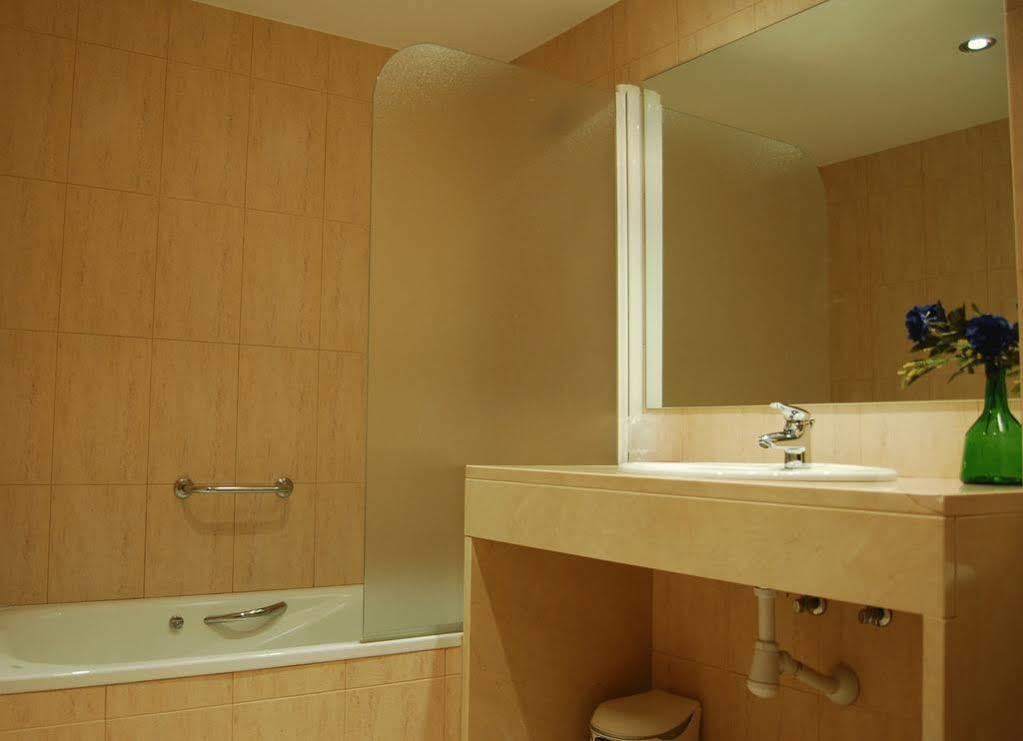 סנט הילארי סקלם Hostal Torras מראה חיצוני תמונה